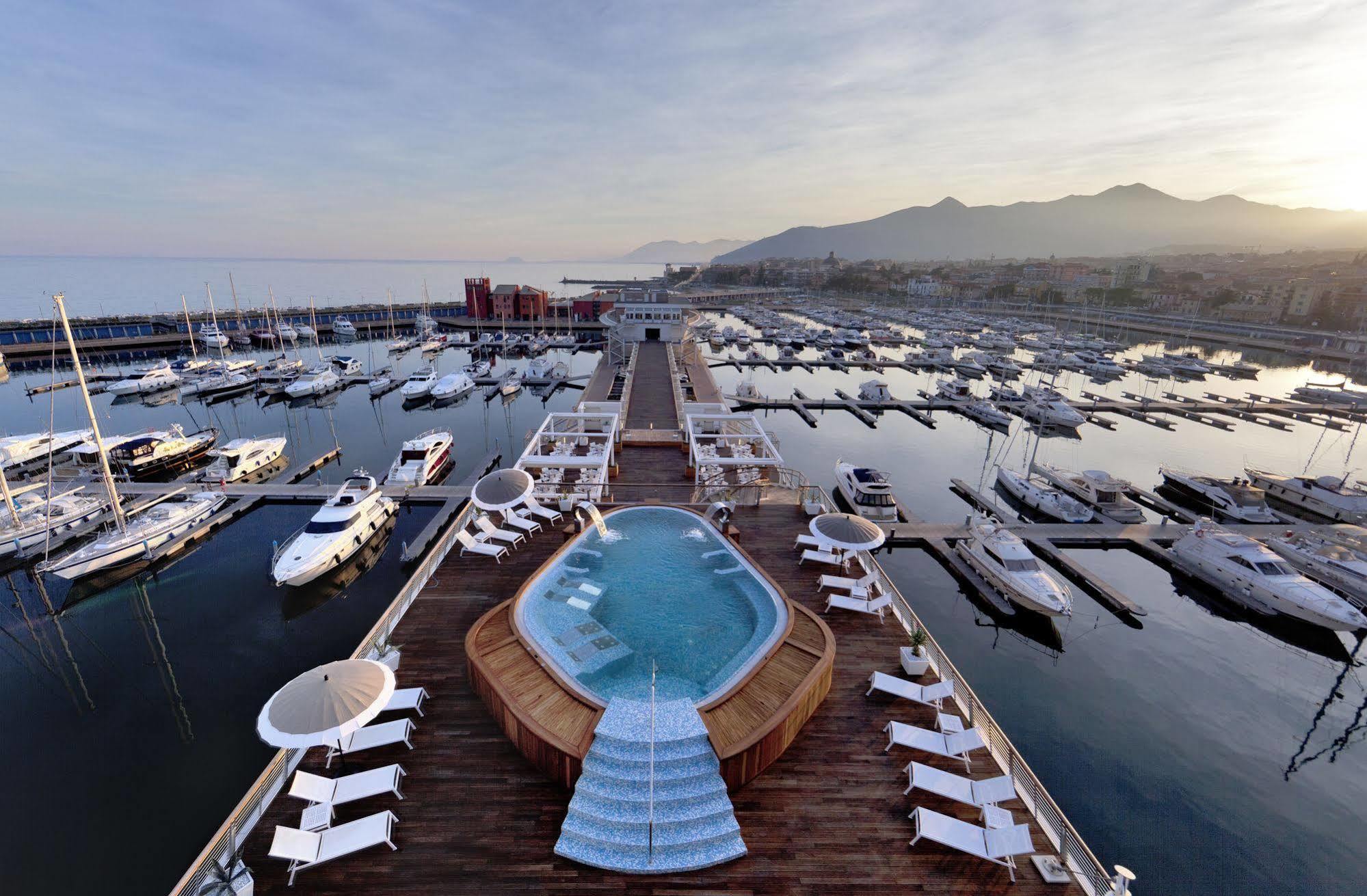 Hotel Yacht Club Marina Di Loano Exteriér fotografie